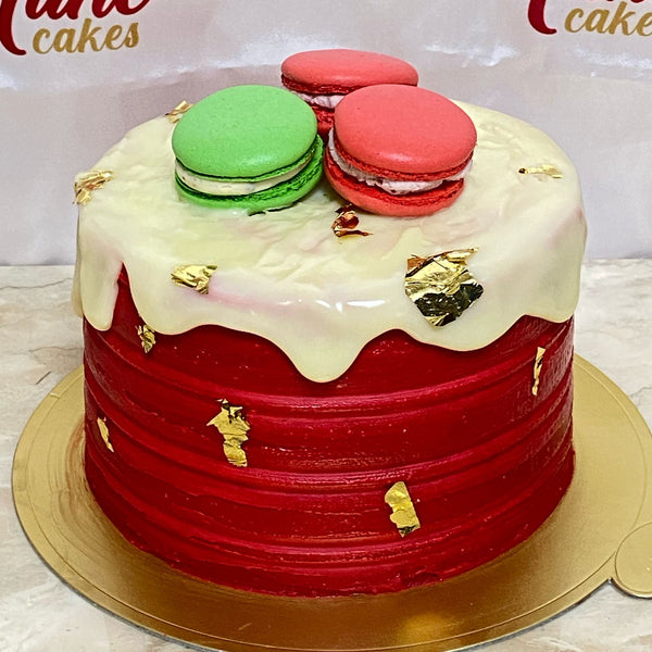 Bolo Natal - Red Velvet recheado com compota de frutas vermelhas e mousse de Creme de queijo e chocolate branco, Decorado com Ganache de chocolate branco