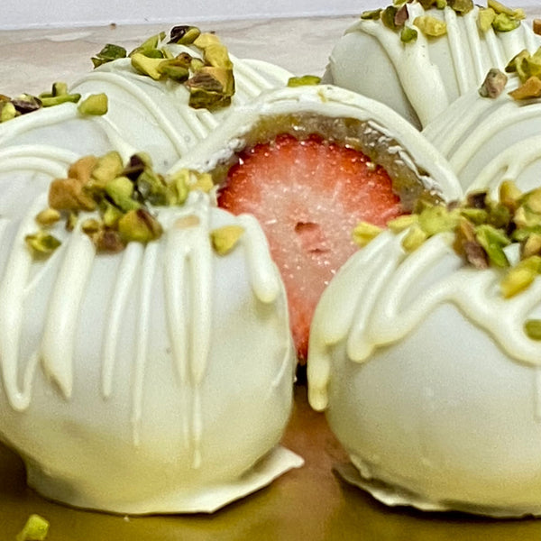 Bombom Trufa de Morango com doce de pistache e chocolate branco - 5 unidades