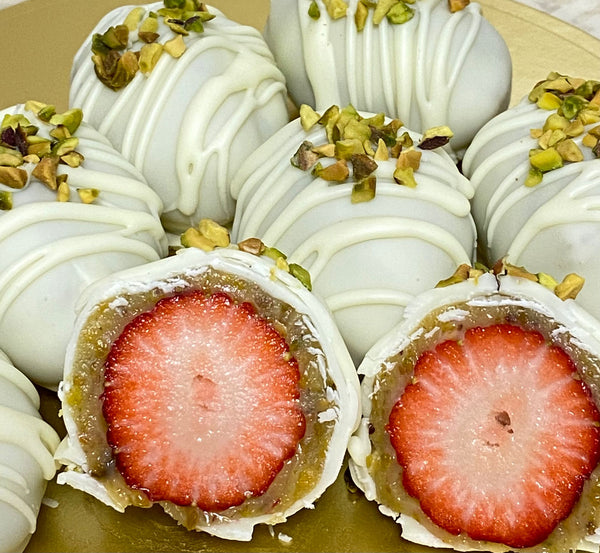 Bombom Trufa de Morango com doce de pistache e chocolate branco - 5 unidades