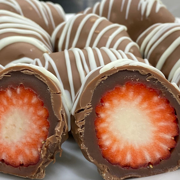 Bombom Trufa de Morango com brigadeiro  e chocolate ao leite  - 5 unidades