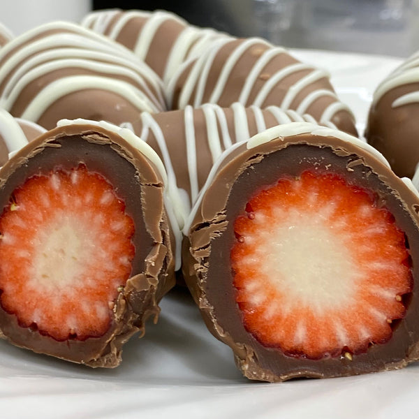 Bombom Trufa de Morango com brigadeiro  e chocolate ao leite  - 5 unidades