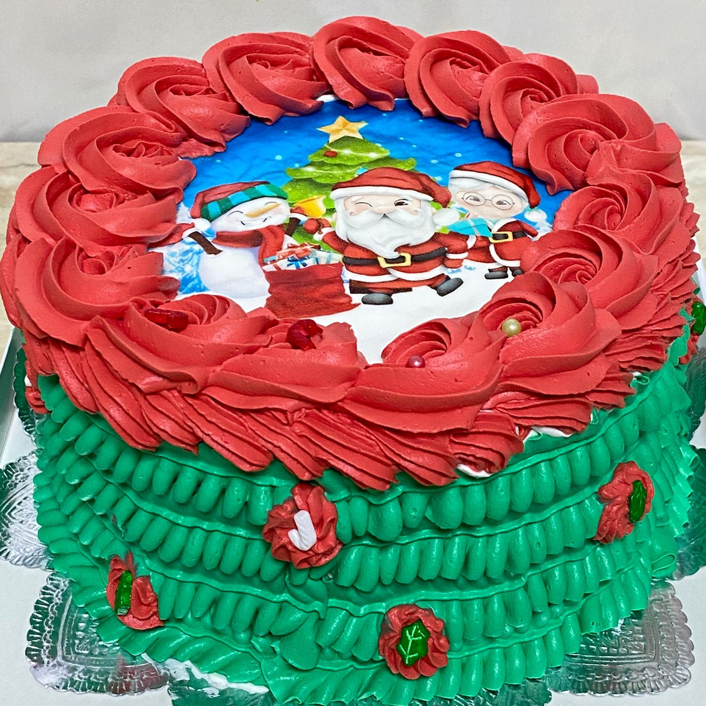 Bolo Decorado com chantilly tema natal